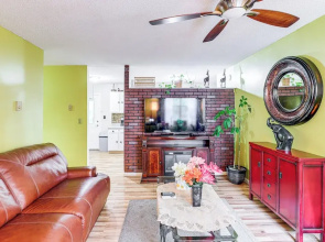 3 Mi to Dtwn Asheville: Duplex w/ Spacious Yard!