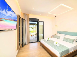 Villa Solaris Heated Pool & Hot Tub