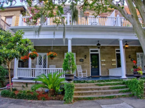 Beautiful 6 Bed, 5 Bath Historic Savannah Home