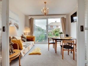 Week2Week The Broadway - 3 Bed Coastal Property
