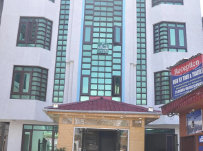 OYO 18872 Hotel Azad