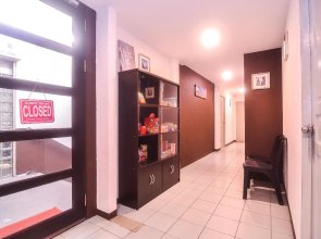 OYO 89465 Golden Lounge
