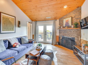 Lakemont Mountain Cabin w/ Game Room & Hot Tub!