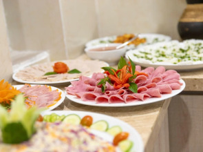 Seven Seas Hotel and Apartment