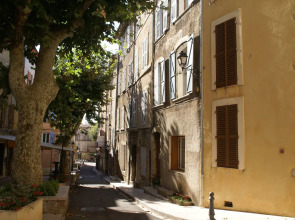 Detached home near the truffle capital of Aups, with shared pool