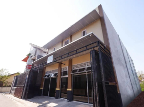 Super OYO 1506  Shabrina 2 Syariah