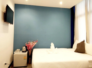 Sleep With Me Bangkok - BTS Phra Khanong