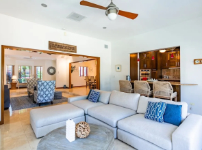 Maridadi by Cayman Villas