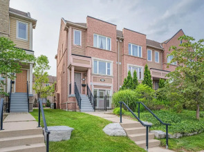 Cozy 1 Bedroom Townhouse