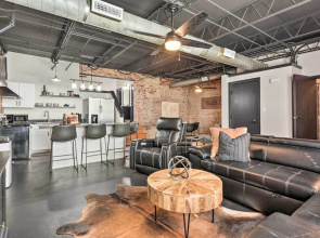 Sleek, Modern Loft in Downtown Springfield!