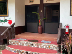Chelle's Guesthouse and Backpackers