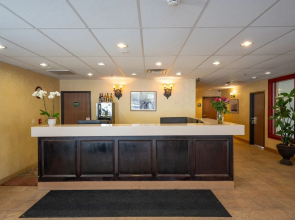 Silverland Inn and Suites