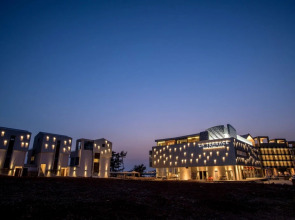 La Terrace Club Hotel & Villa