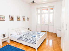 2Bdr Apartment With The Balcony View-Best Location