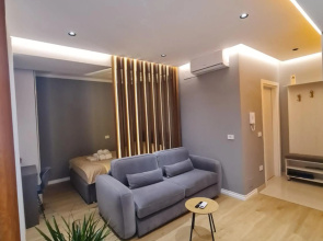 Sunny Apartment - Blloku Tirana, near Lake
