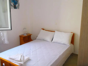 Apartment with sea view and balcony 60m from beach