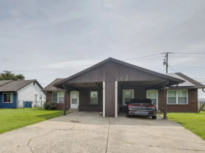 12 Mi to St Louis: Pet-friendly Metro East Home