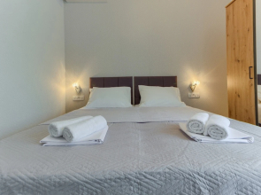 Modern Luxury 2-bedroom apt With Balcony & Patio