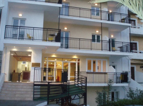 Haris Apartments