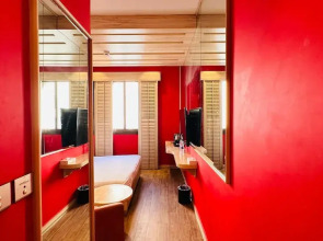 Отель Reflections Hotel