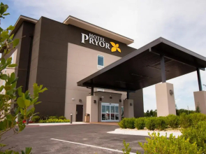 Hotel Pryor