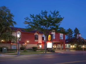 Super 8 by Wyndham Mackinaw City/Beachfront Area