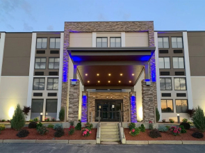 Comfort Inn & Suites Fall River