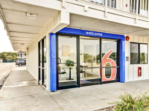 Motel 6 Pittsburgh, PA - Crafton