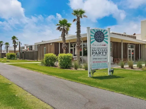 Modern Prominence Home ~ Game Room, 4 Bikes, Sleeps 13, Pet Friendly!