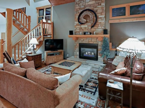 Family-friendly 3 Bedroom Vacation Rental in West Keystone Resort Along the Snake River With Pool and Hot Tub