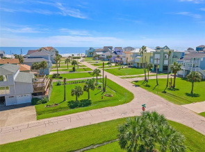 Sandpiper Treasure by Ryson Vacation Rentals
