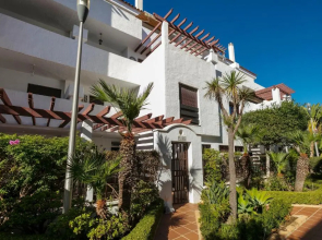 FIVE STAR 3 bedroom Apt in ideal location - RDR237