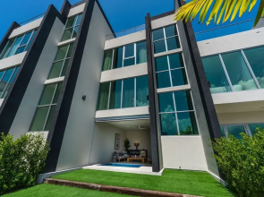 Cayman Luxury Rentals at One Canal Point