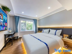 Lando Smart Cloud Hotel (Lanzhou Center Branch at Xizhan Cross Metro Station)