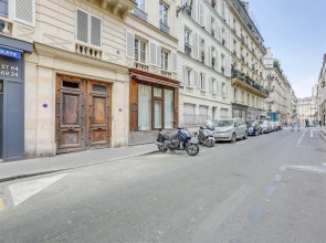 Grand prieuré apartment by Weekome