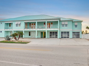 1893bays 5 Bedroom Home