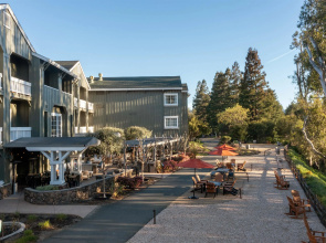 River Terrace Inn