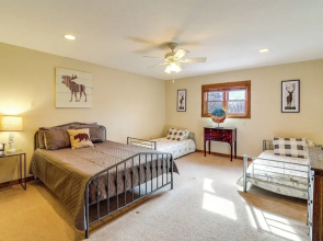 Mtn-view Deck, Game Room! Spacious Elk Park Lodge