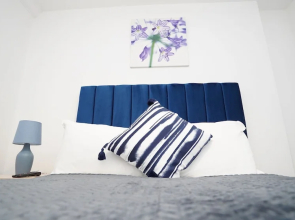 4Bed Spacious House Free Parking