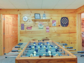 Hot Tub & Game Room: Blue Ridge Getaway