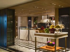 Renaissance Hong Kong Harbour View Hotel