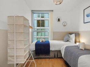 Contemporary, Modern, 2-Bed Apt, Prime Central Mk