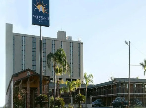 Econo Lodge Inn & Suites