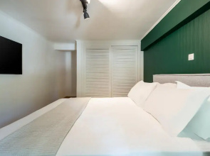 4BD Apartment With Outdoor Jacuzzi Garden