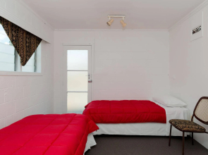 Waitangi Beach Units