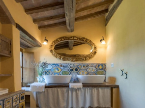 Beautiful Luxury Independent Villa With 13 Sleeps -prugnolo