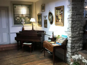 Bankes Arms Hotel