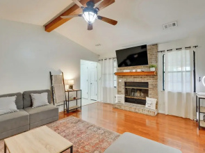 Relaxing Lynn Haven Escape w/ Screened Porch!