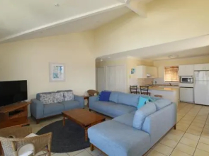 Breakers 1, 13 East Street