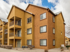 Eastside 1 & 2 BR Apts with balcony by Frontdesk